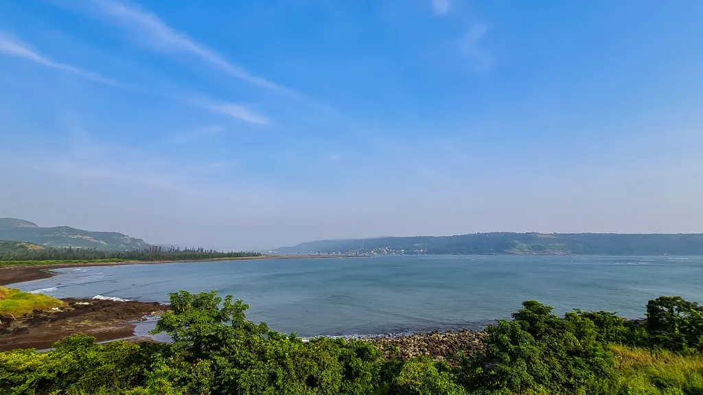 Luxuryus 17 Seater Urbania on rent Harihareshwar